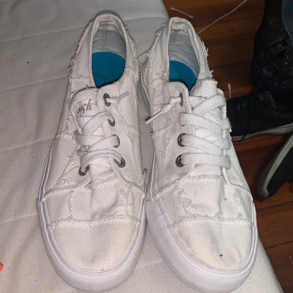 White blowfish brand skate/summer shoes